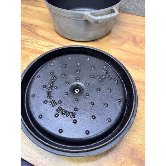 Vintage STAUB #24 Cast Iron Dutch Oven Cocotte Graphite Grey Made in France 4 Qt - Picture 6 of 11